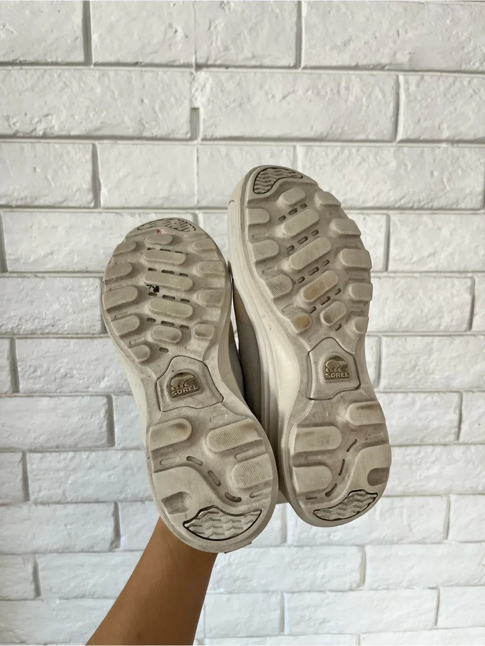 Sorel Ona 503 Everyday Low Sneaker in Sand/Beige Size 7.5
